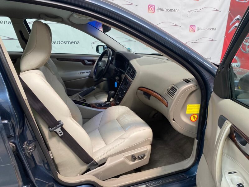 VOLVO S60 2.5 T MOMENTUM